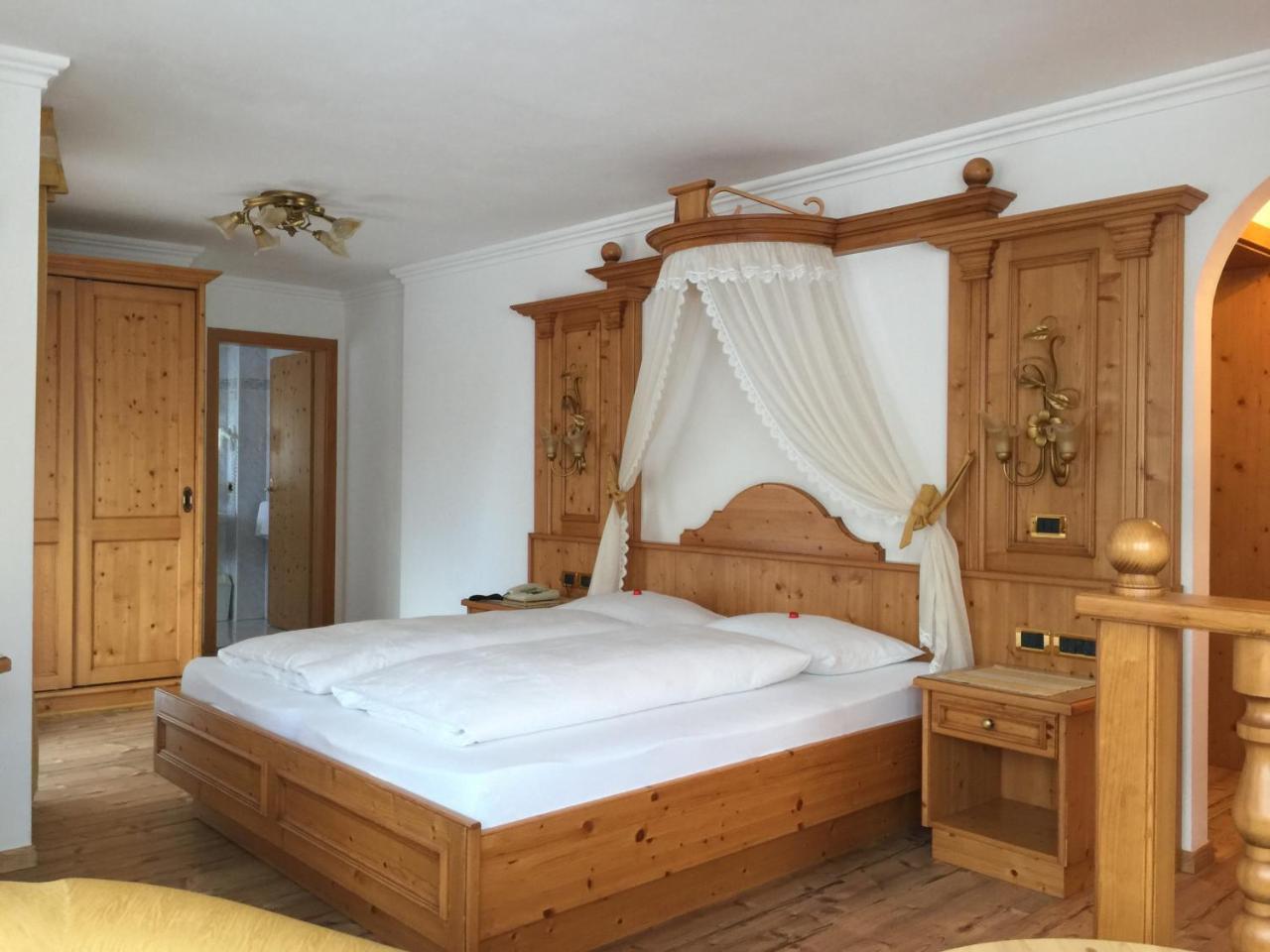 Hotel La Montanina Селва ди Вал Гардена Екстериор снимка